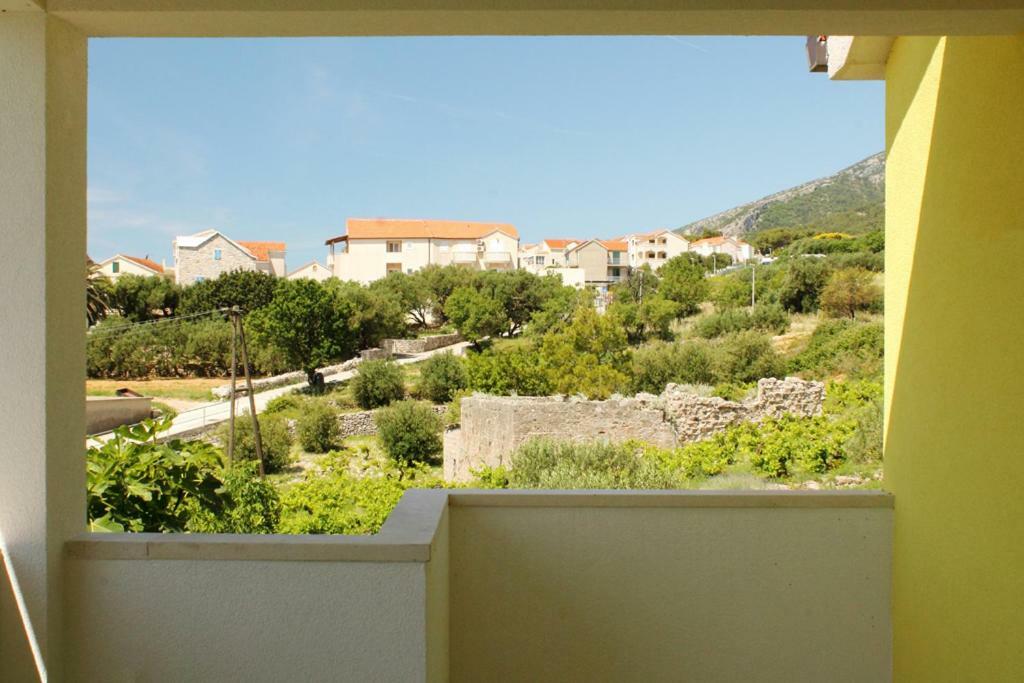 Apartments Nejasmic - Little House For Peaceful And Domestic Vacation Bol Exteriör bild
