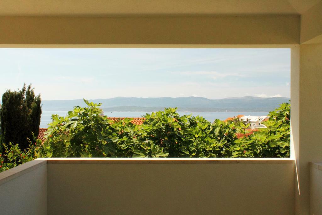 Apartments Nejasmic - Little House For Peaceful And Domestic Vacation Bol Exteriör bild